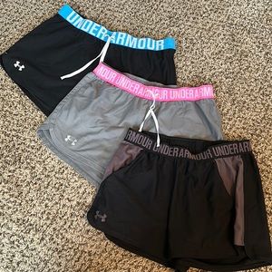SOLD 4 pairs of Under Armour loose fit shorts size Medium